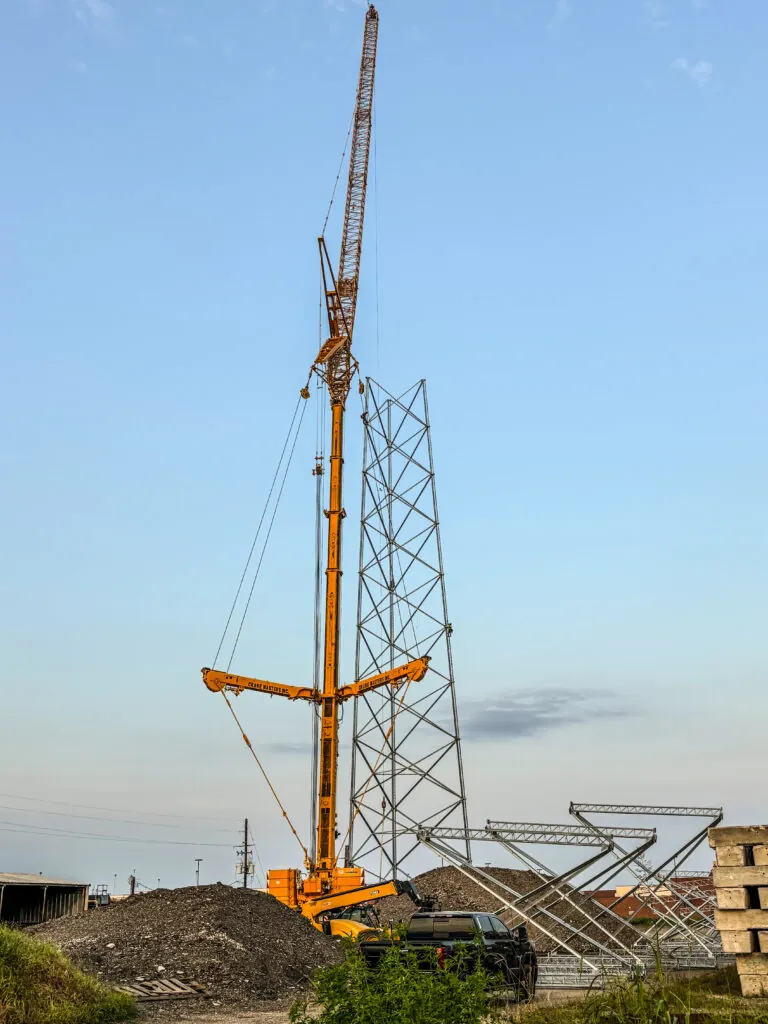 MONTAJE DE TORRE 440 ft E INSTALACIÓN RF