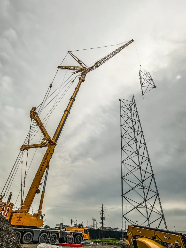 MONTAJE DE TORRE 440 ft E INSTALACIÓN RF