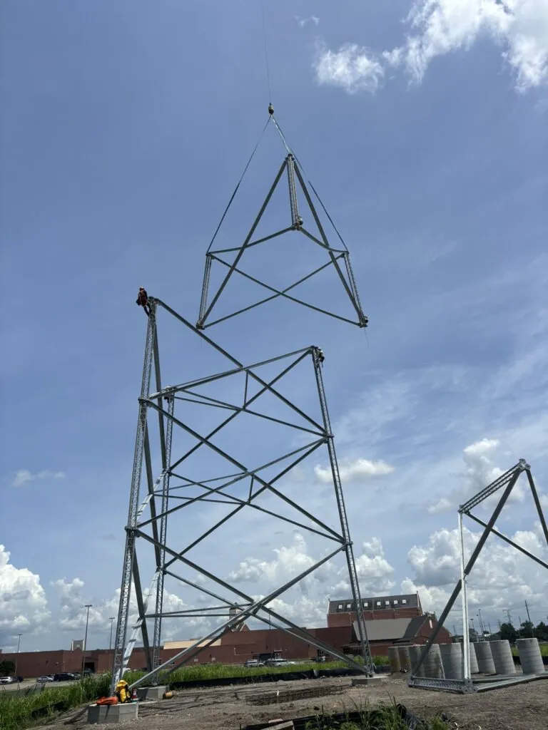 MONTAJE DE TORRE 440 ft E INSTALACIÓN RF