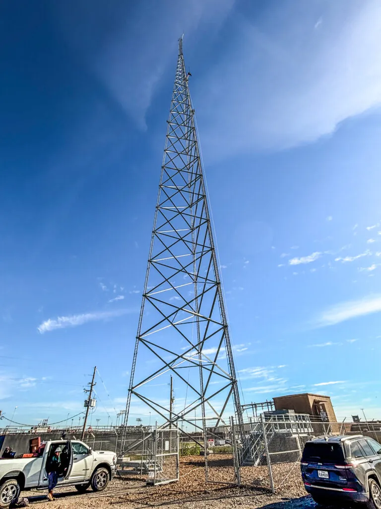 MONTAJE DE TORRE 440 ft E INSTALACIÓN RF