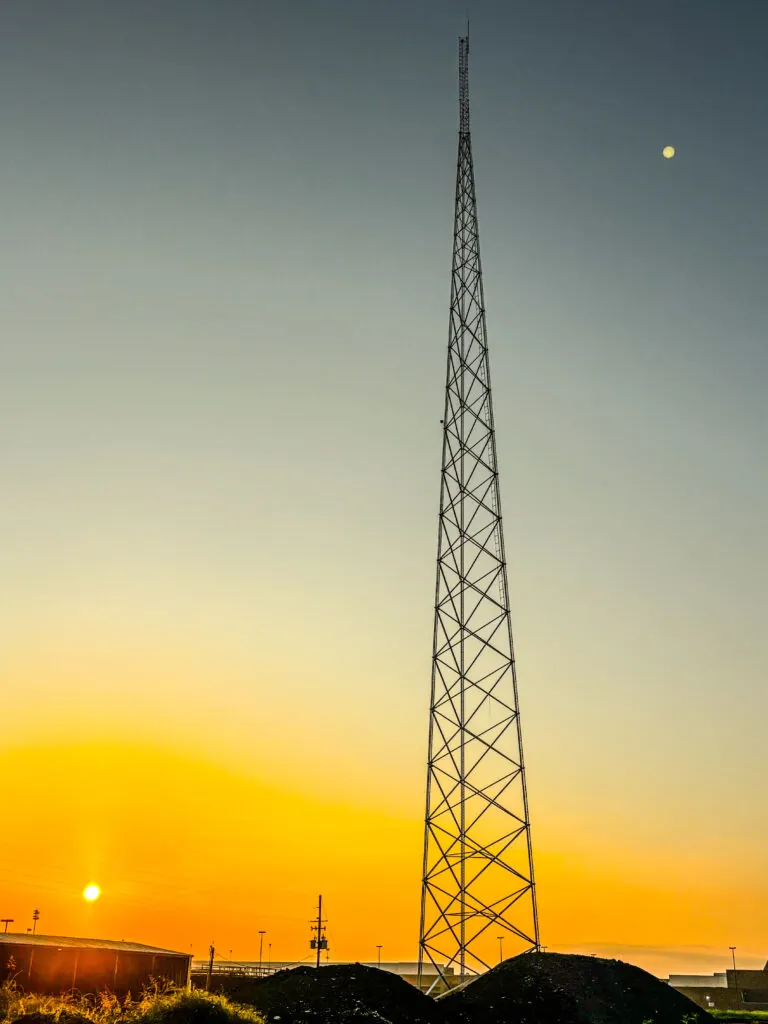 MONTAJE DE TORRE 440 ft E INSTALACIÓN RF