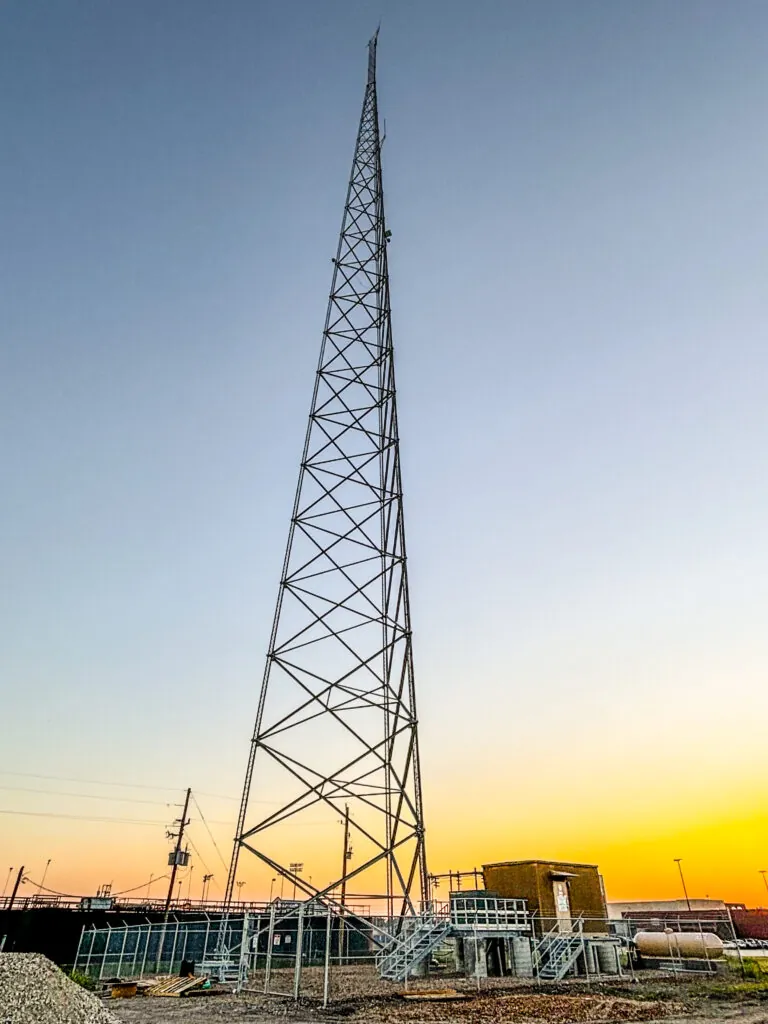 MONTAJE DE TORRE 440 ft E INSTALACIÓN RF