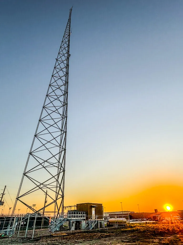 MONTAJE DE TORRE 440 ft E INSTALACIÓN RF