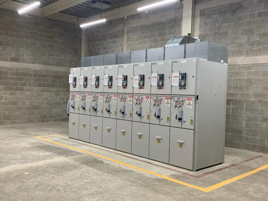 SISTEMA ELÉCTRICO DE SERVICIOS ELÉCTRICOS AUXILIARES PARA LAS ÁREAS DE PROCESO Y EMPAQUETADO