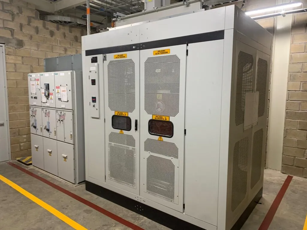 SISTEMA ELÉCTRICO DE SERVICIOS ELÉCTRICOS AUXILIARES PARA LAS ÁREAS DE PROCESO Y EMPAQUETADO