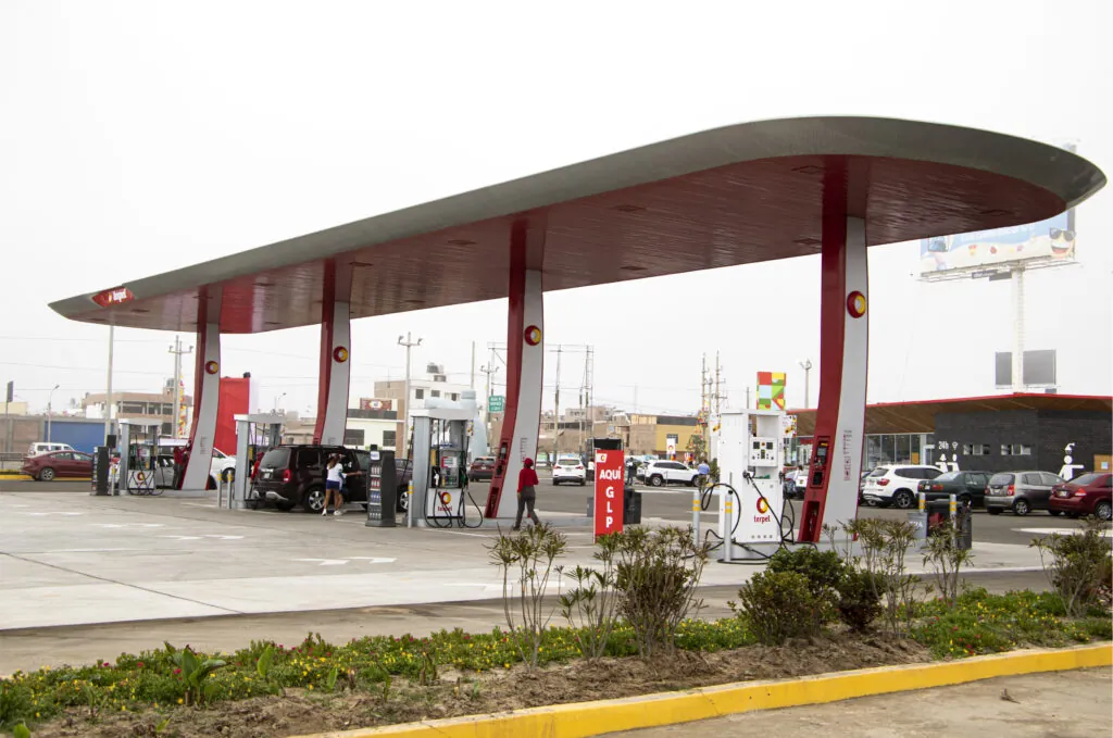 ESTACIONES DE SERVICIO DE GAS Y COMBUSTIBLES LÍQUIDOS VEHICULARES