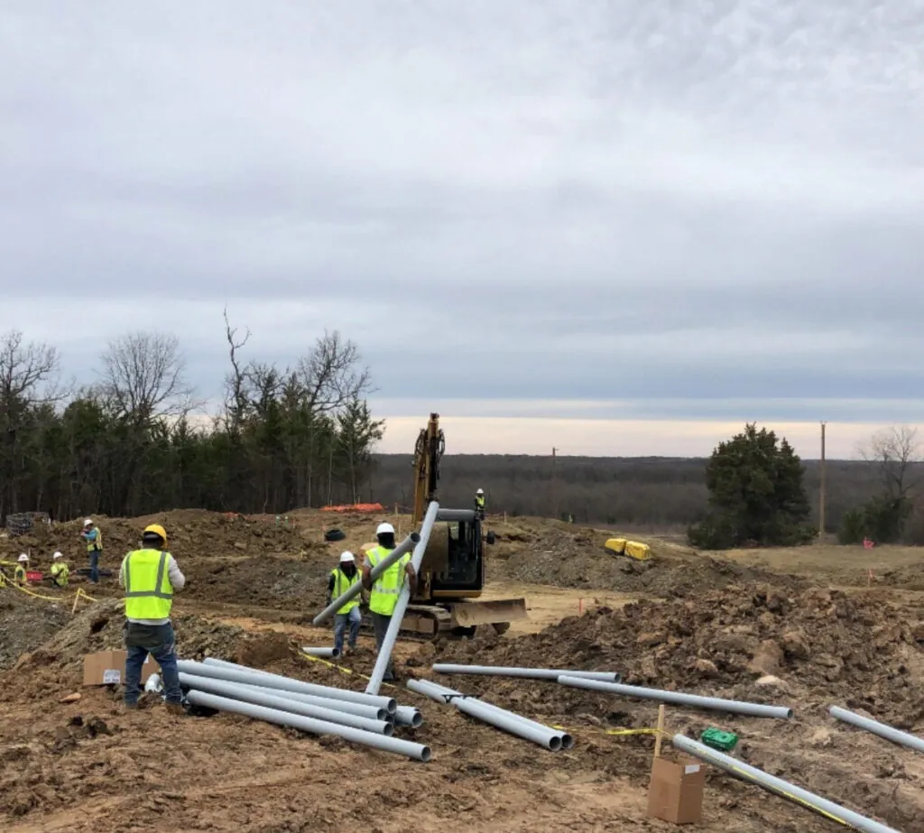INSTALACIÓN DEL SISTEMA ELÉCTRICO PARA EL CONTROL DE DRENAJE DE CANALES DE LA CIUDAD
