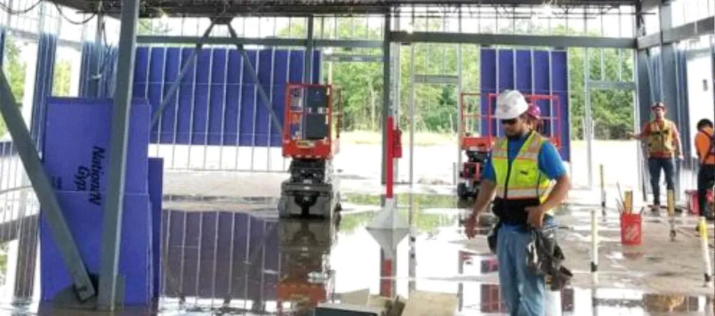 INSTALACIÓN DEL SISTEMA ELÉCTRICO PARA EL CONTROL DE DRENAJE DE CANALES DE LA CIUDAD