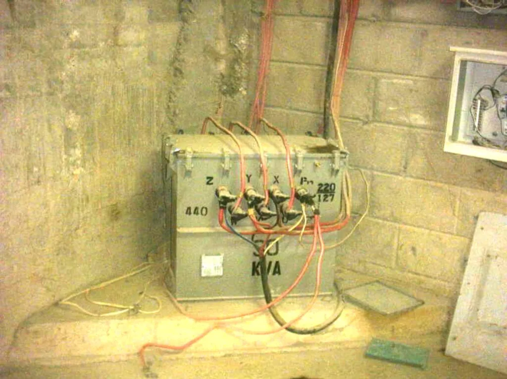 SISTEMA ELÉCTRICO E ILUMINACIÓN (TRITURADORA LARON)