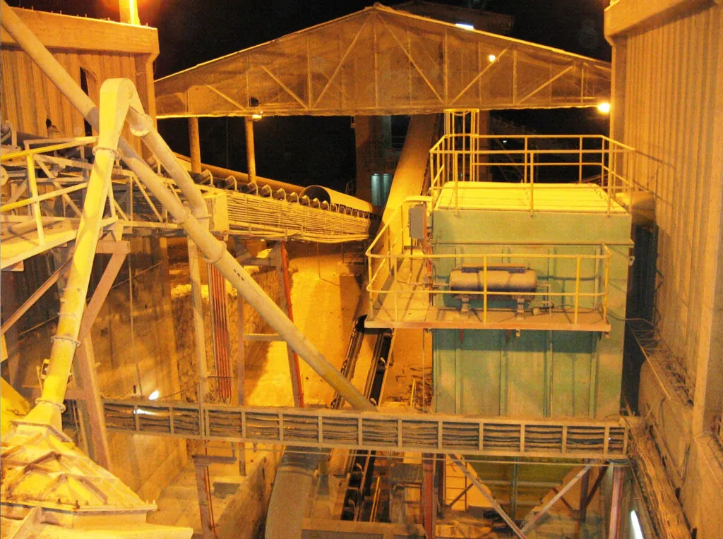 SISTEMA ELÉCTRICO E ILUMINACIÓN (TRITURADORA LARON)