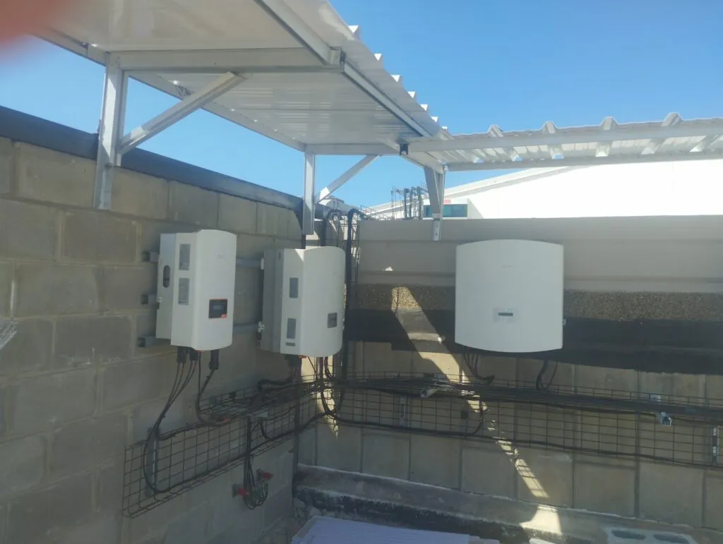 SISTEMA FOTOVOLTAICO 990 kWp, 1752 PANELES 565W