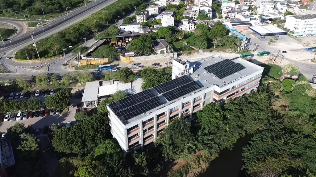SISTEMA FOTOVOLTAICO 990 kWp, 1752 PANELES 565W