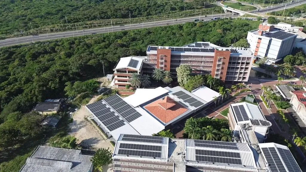 SISTEMA FOTOVOLTAICO 990 kWp, 1752 PANELES 565W