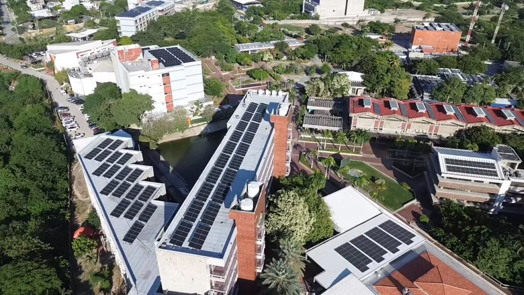 SISTEMA FOTOVOLTAICO 990 kWp, 1752 PANELES 565W